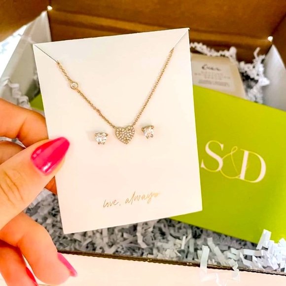 :: Stella & Dot | Keepsake Gold, Crystal & Pavé Heart Necklace+Earrings Gift Set - Picture 4 of 8